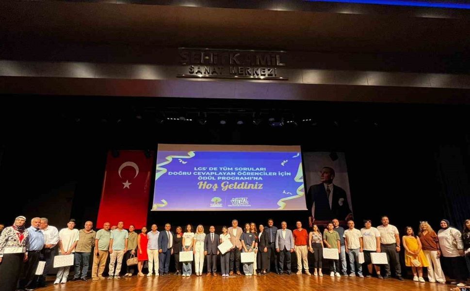 Şehitkamil’in Türkiye birincilerine dizüstü bilgisayar