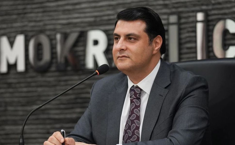 ŞEHİTKAMİL BELEDİYE BAŞKANI UMUT YILMAZ YARIN AK PARTİYE GEÇİYOR..