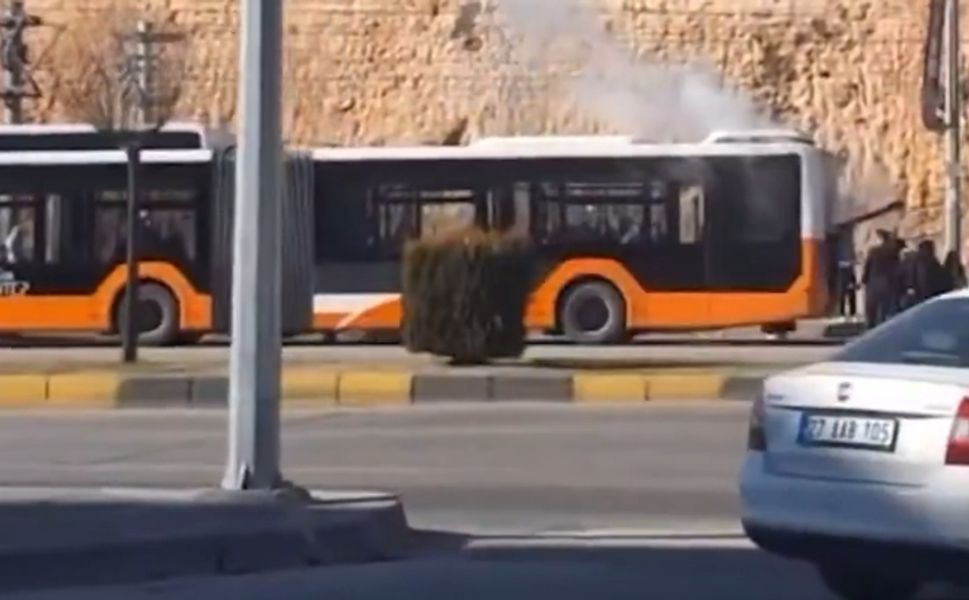 Gaziantep'te belediye otobüsünde panik! Dumanlar yükseldi...