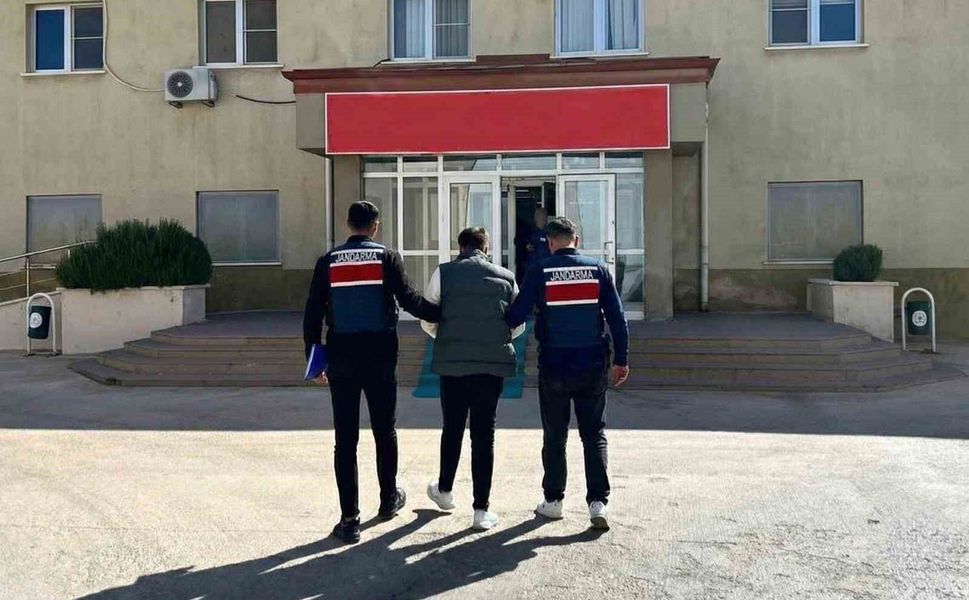 Gaziantep'te 11'er yıl hapis cezasıyla aranan 3 şahsı jandarma yakaladı