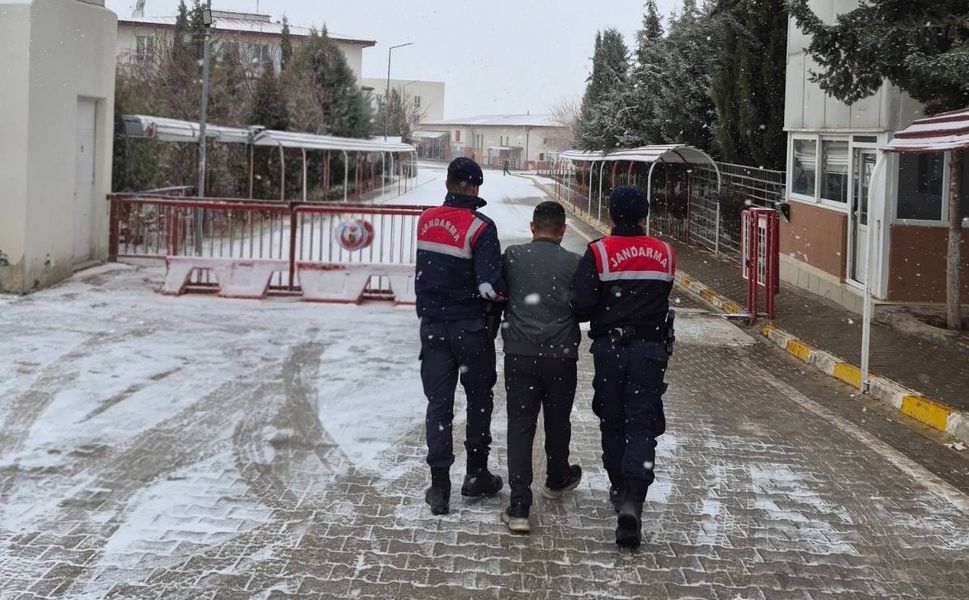 Gaziantep'te hırsızlık suçundan 15 yıl cezayla aranan şahıs yakalandı