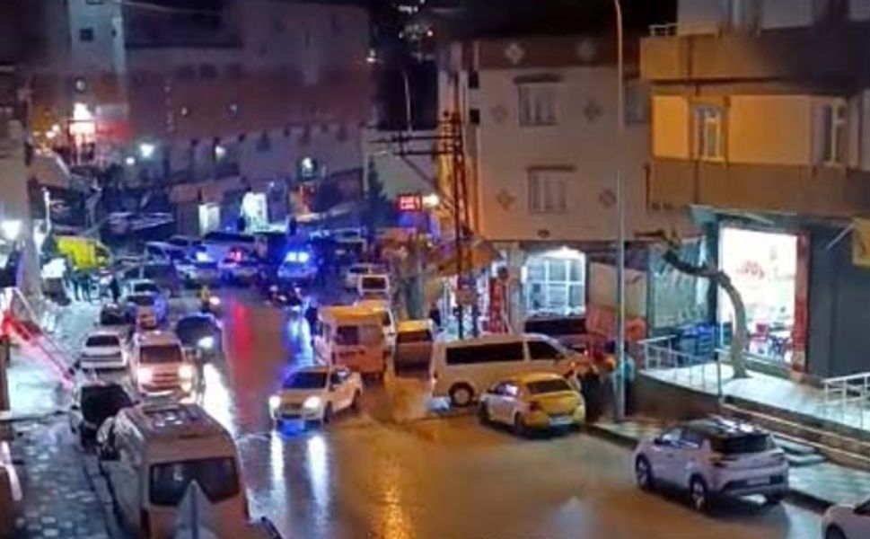 Gaziantep'te Düğün salonu önünde silahlı saldırıya uğrayan genç kurtarılamadı