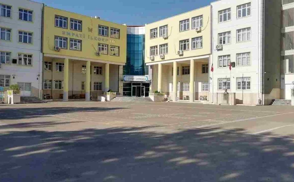 Gaziantep'te okulda dehşet! Öğretmenler odasını bastılar...