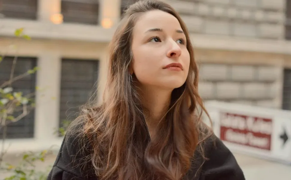 Gaziantepli Naz Ölçal’ın yeni eseri “Unutabiliyorum” rekora koşuyor