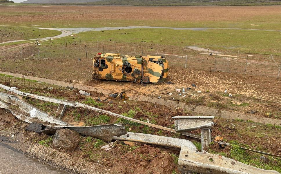 Gaziantep Otoyolu'nda kontrolden çıkan askeri araç devrildi! Çok sayıda asker yaralandı...