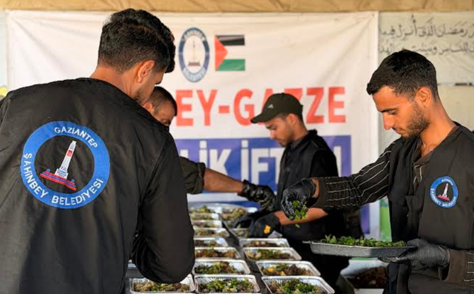 Şahinbey Belediyesi'nden Gazze'de kardeşlik iftarı