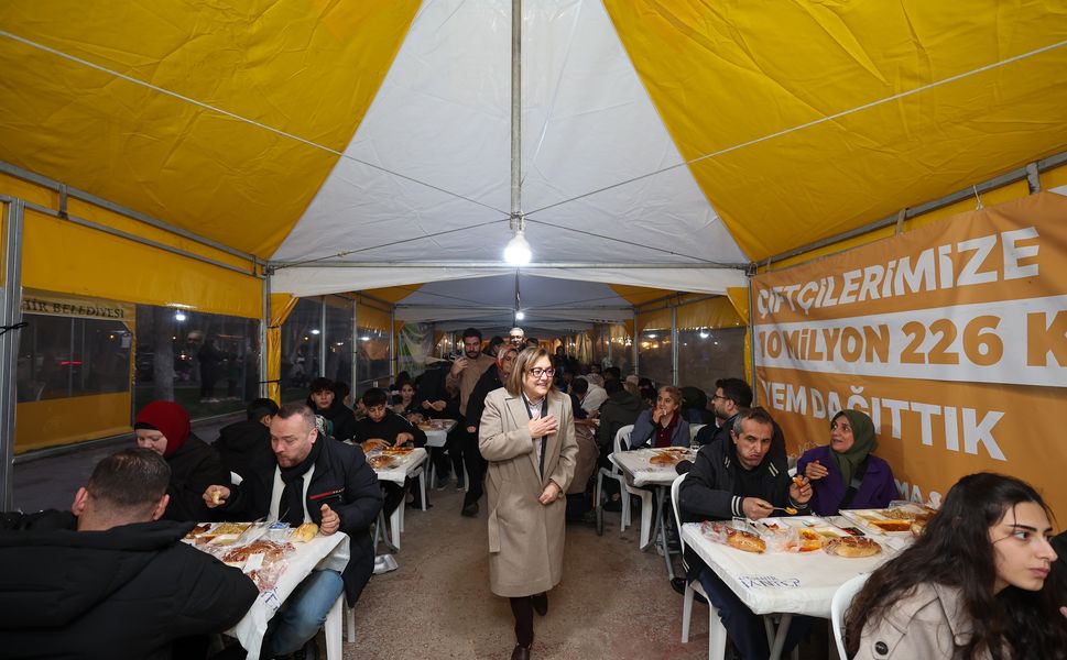 Başkan Şahin vatandaşlarla iftarda buluştu