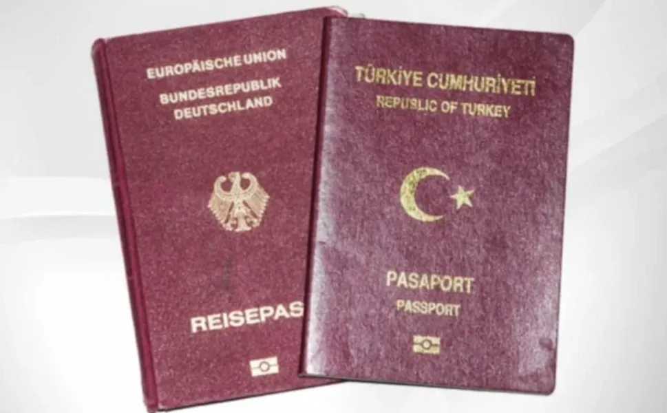 Almanya'daki 1.3 milyon Türk'ten 30 bini Türk pasaportuna başvurdu