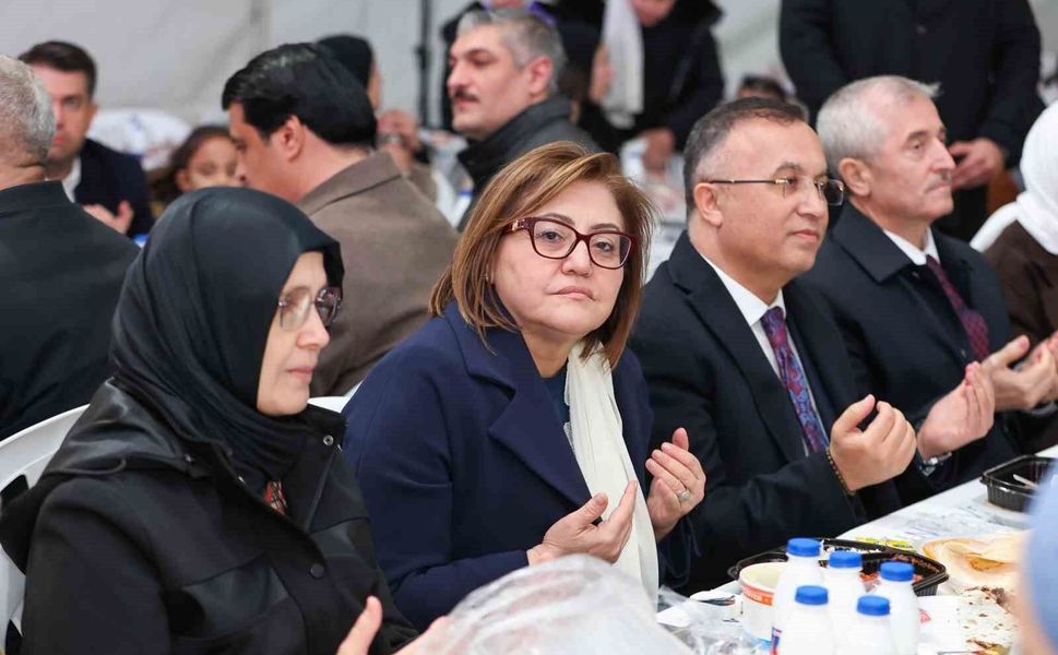 Gaziantep Büyükşehir'den Halep'te 10 bin kişilik iftar