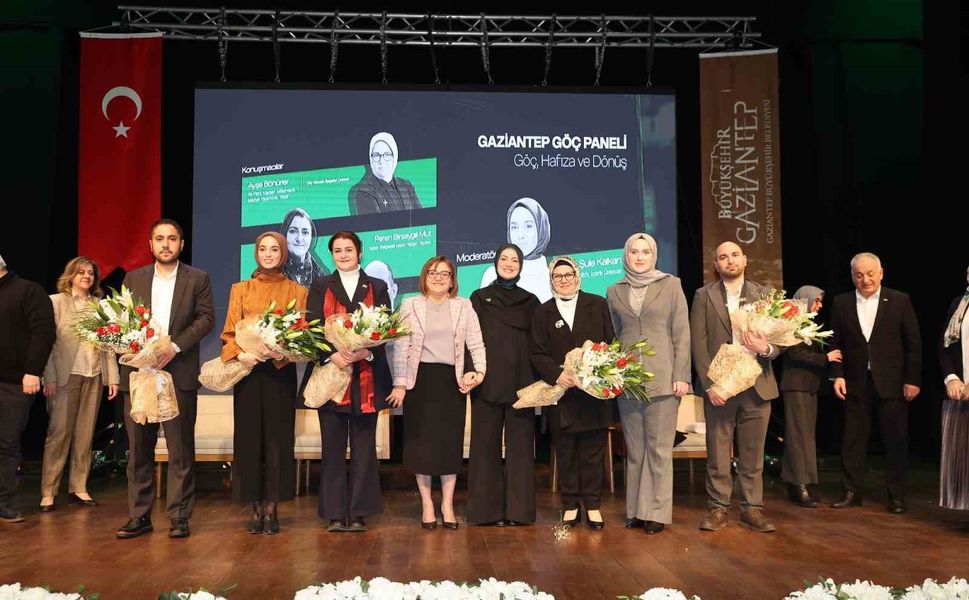 Gaziantep Büyükşehir'in ev sahipliğinde 'Yeşil Otobüs' Belgesel Filmi'nin ilk gösterimi yapıldı