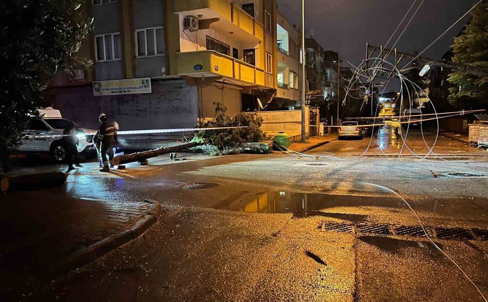 Gaziantep'te fırtına mesaisi