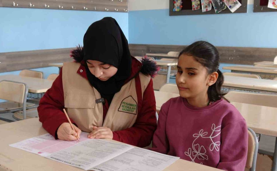 Gaziantep'te görme engelli kardeşlerin Siyer Yarışması heyecanı