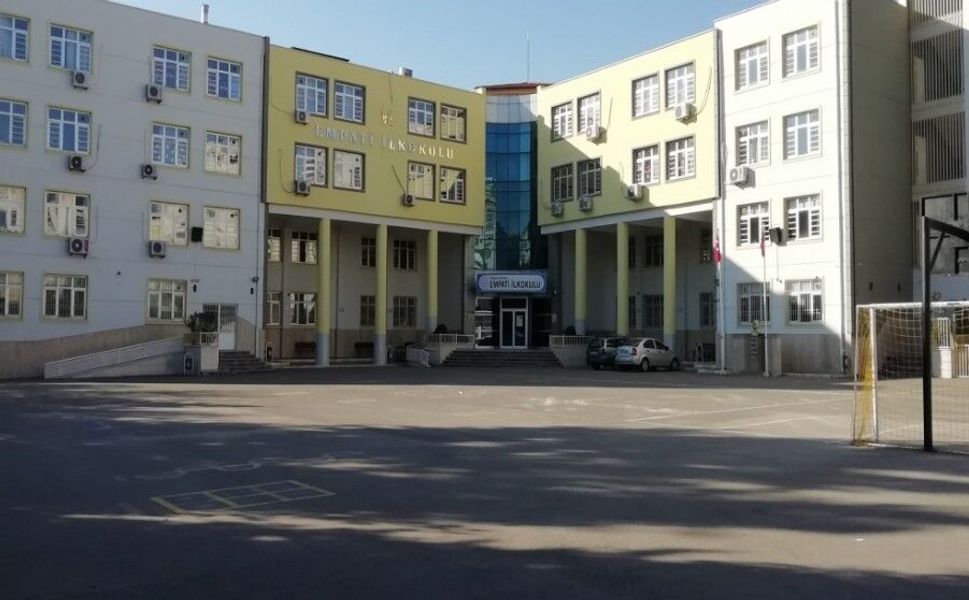 Gaziantep'te kadın öğretmen ve okul müdürüne saldırı girişimi