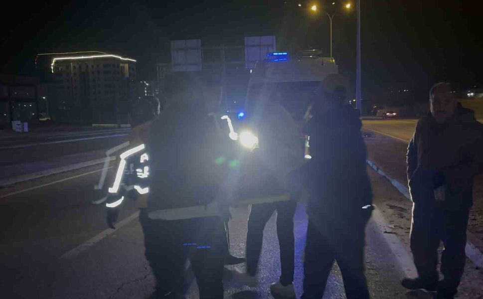 Gaziantep'te karşıya geçmek isteyen kadına araba çarptı!