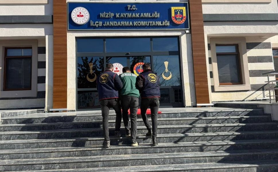 Gaziantep'te kesinleşmiş 10'ar yıl cezayla aranan 2 şahıs yakalandı