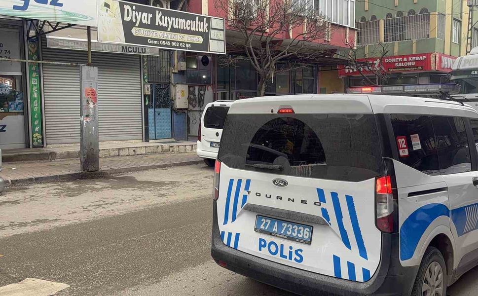 Gaziantep'te kuyumcuyu soyan şahıslar yakalandı, çalınan altınlar bulundu