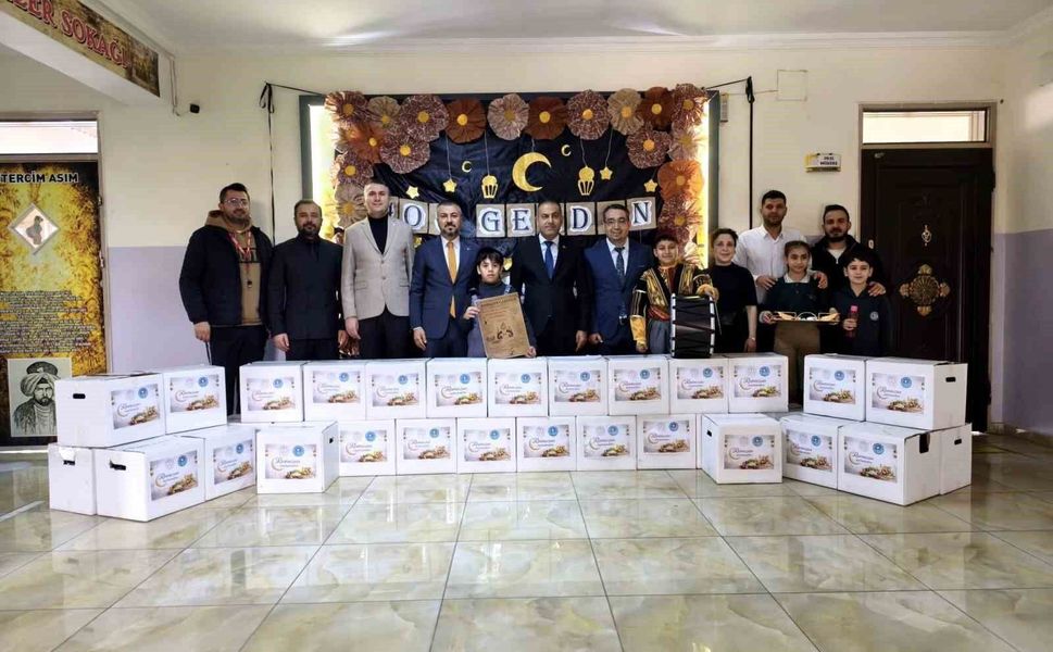 Gaziantep'te öğrenciler yardım kolileri hazırladı