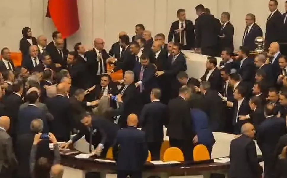 TBMM'de bakanların yemin töreninde gerginlik