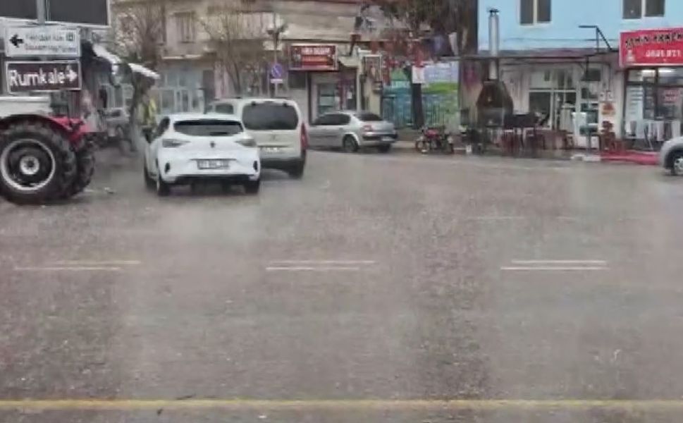 Yavuzeli ilçesinde yağış etkili oldu