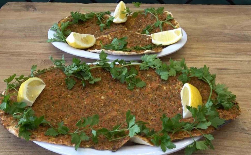 Gaziantep'te AB tescilli lahmacun sarımsaklı ve sebzeli yapılıyor