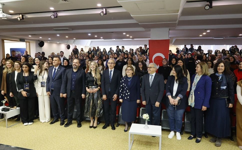 GİBTÜ’de “Geleceği İnşa Eden Kadınlar” buluşması