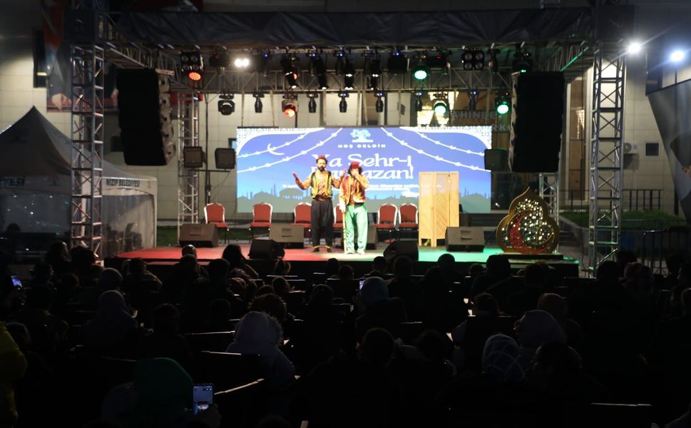 Nizip’te Ramazan Sokağı coşkusu: binlerce vatandaş bir araya geldi