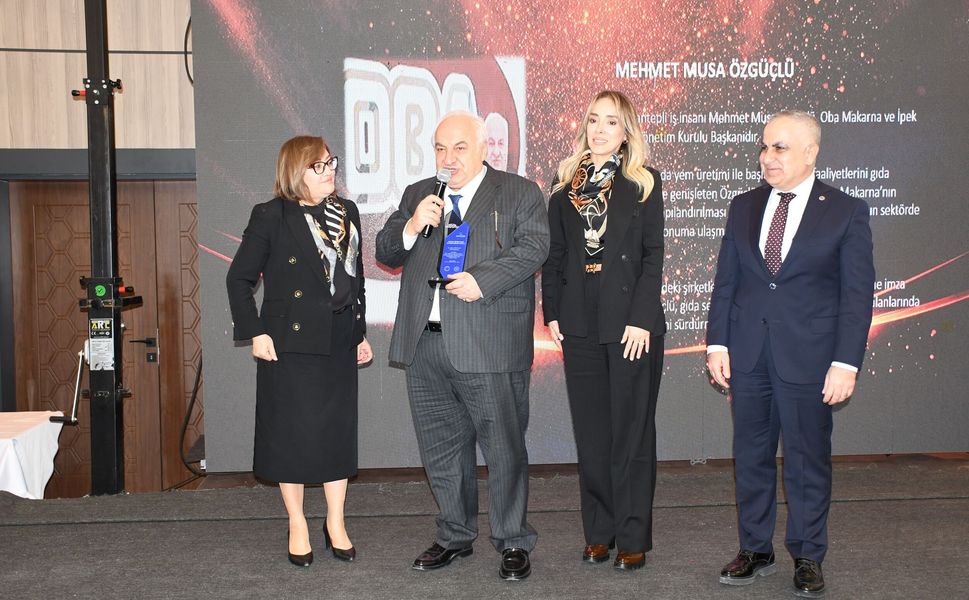 Musa Özgüçlü’ye “Sağlığa En Büyük Yatırım Yapan Hayırsever” ödülü