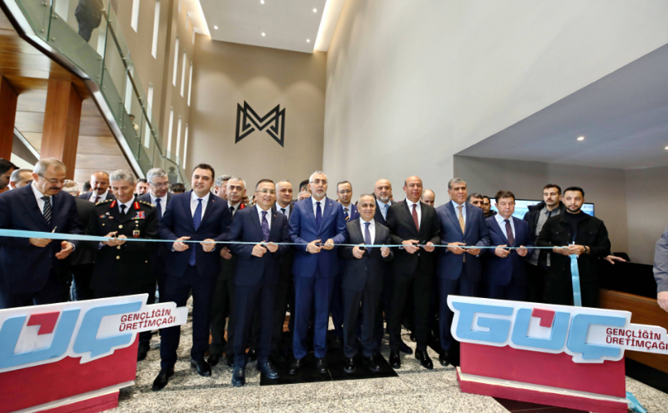 Bakan Işıkhan’ın katılımıyla Gaziantep Üniversitesi’nde İpek Yolu Kariyer Fuarı açıldı