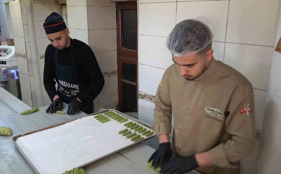 Antep fıstıklı kurabiye bayramda damakları tatlandıracak