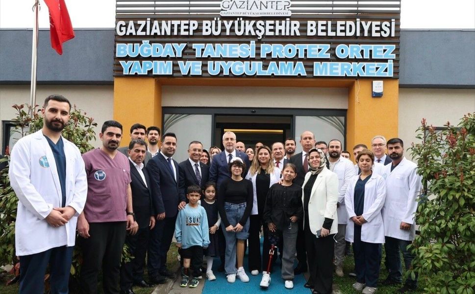 Bakan Işıkhan, Gaziantep Protez-Ortez Merkezi'nde engelli bireylerle bir araya geldi
