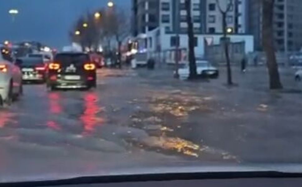 Gaziantep'te sağanak yağış hayatı felç etti! (VİDEO HABER)