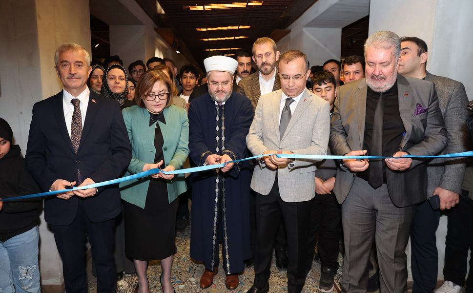 Gaziantep Büyükşehir ev sahipliğinde Mukaddes Emanetler Sergisi vatandaşlarla buluştu