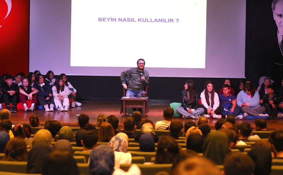 Prof. Dr. Oytun Erbaş Gaziantep'te insan aklını anlattı!