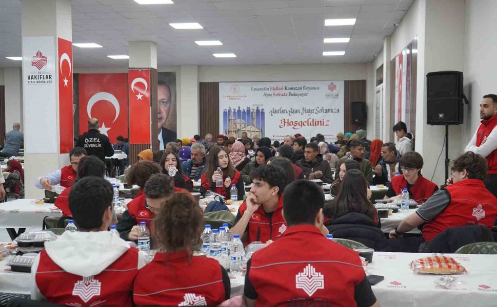 Gaziantep Kolej Vakfı öğrencileri, gönül sofrasında buluştu