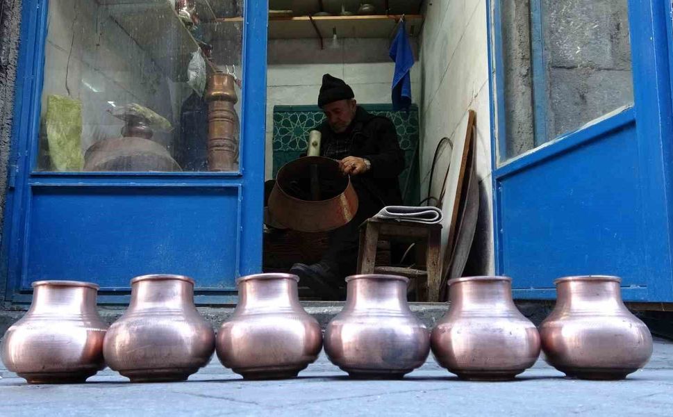 Gaziantep'in en yaşlı bakır ustası