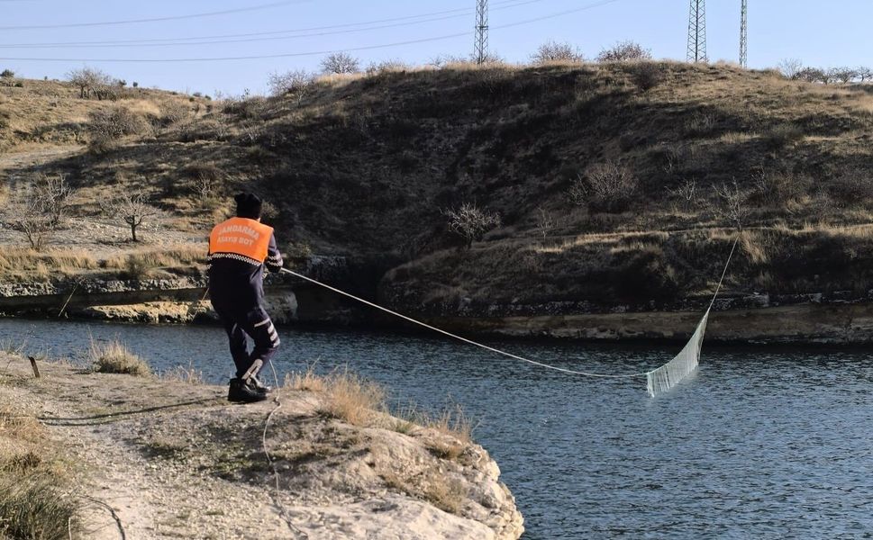 Gaziantep'te ağ ile avlanma yasağına uymayan şahsı jandarma yakaladı