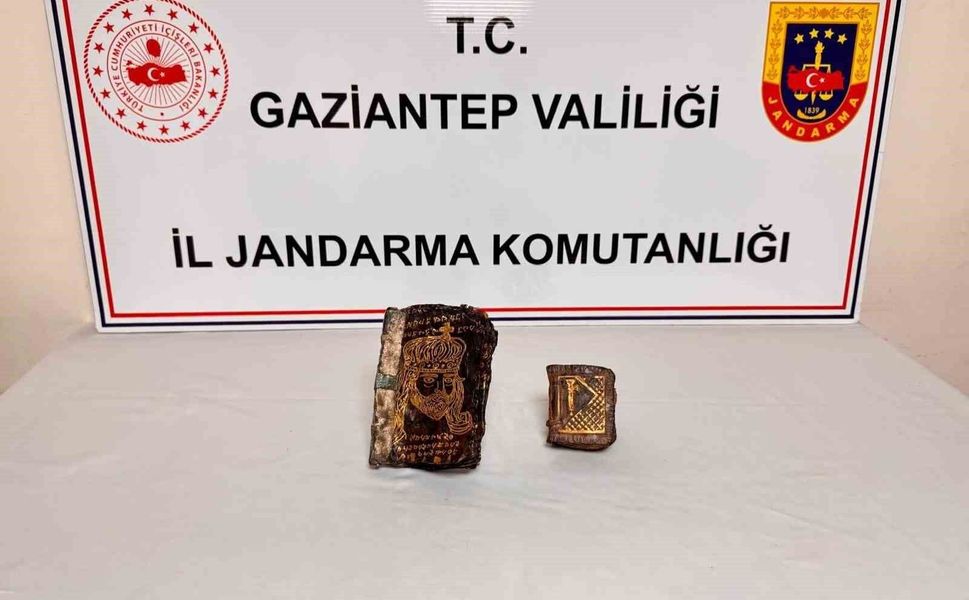 Gaziantep'te altın yazmalı 2 kitap ele geçirildi: 1 gözaltı