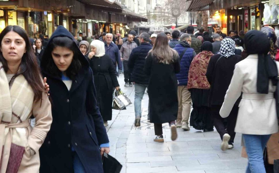 Gaziantep'te bayram alışverişinde adım atacak yer kalmadı
