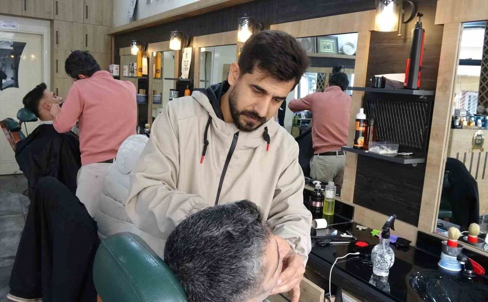 Gaziantep'te bayram tıraşı mesaisi başladı