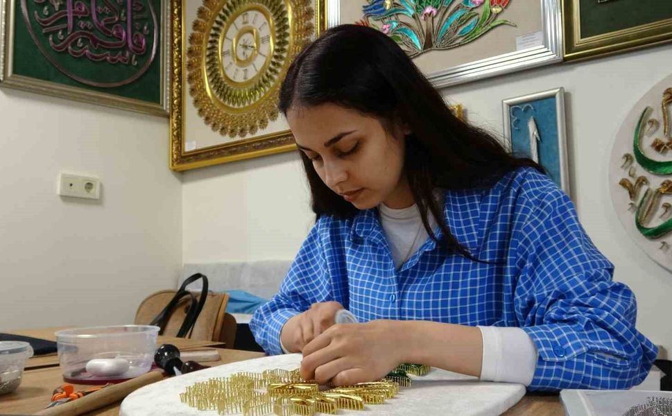 Gaziantep'te binlerce çivi ve metrelerce bakır telle hayaller sanata dönüşüyor