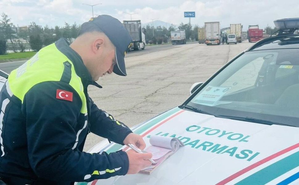 Gaziantep'te jandarmanın otoyol denetimlerinde 171 araç trafikten men edildi