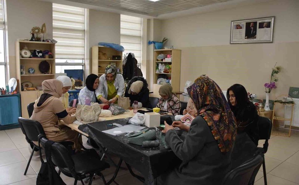 Gaziantep'te kadınlar hem öğreniyor hem aile bütçesine katkı sağlıyor
