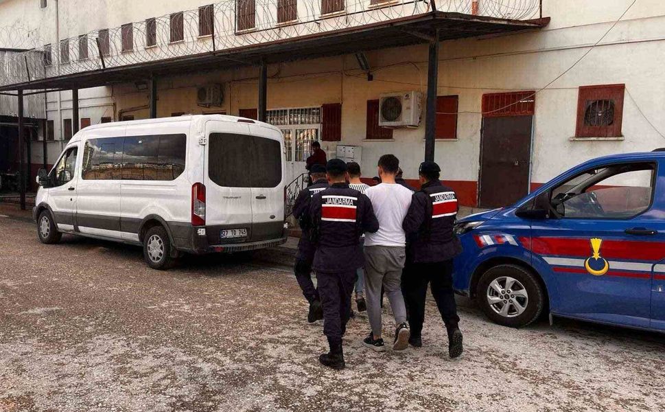 Gaziantep'te kesinleşmiş 12 yıl cezayla aranan 2 şahıs yakalandı