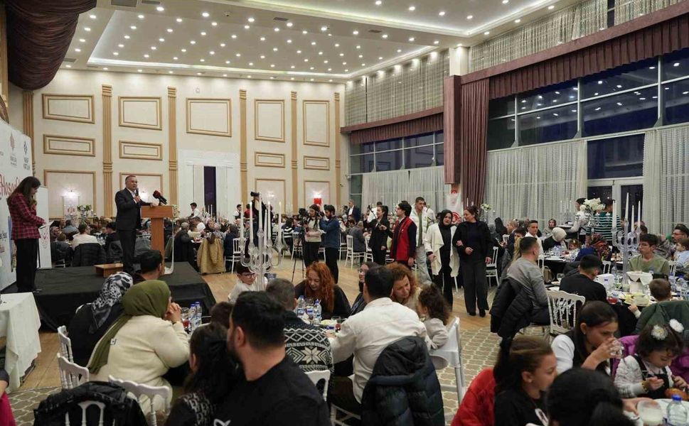 Gaziantep'te koruyucu aileler ve çocukları iftarda buluştu