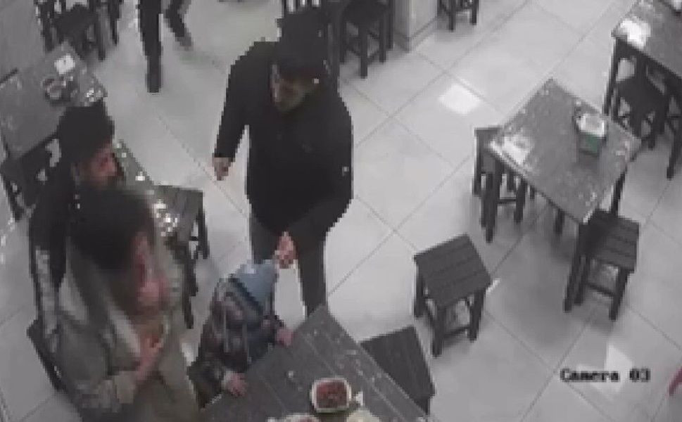 Gaziantep'te lokanta sahibinden kadın müşteriye hayat kurtaran heimlich manevrası!