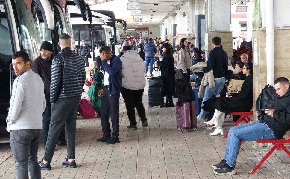 Gaziantep'te otogarda bayram yoğunluğu