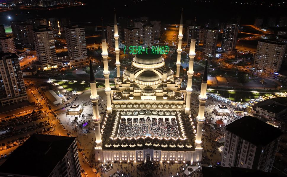 Sakal-ı Şerif Kadir Gecesi'nde Şahinbey Millet Camii’nde