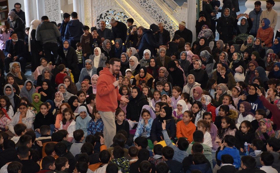 Çocuklar Şahinbey Millet Cami’nde Sertaç Abi ile buluştu