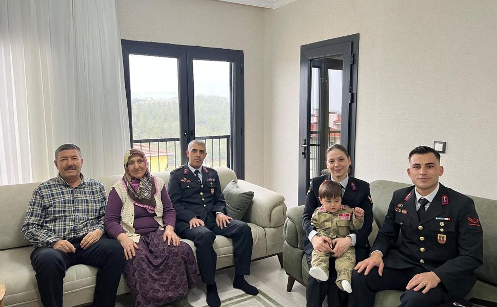 Gaziantep'te jandarmadan şehit ve gazi ailelerine bayram ziyareti