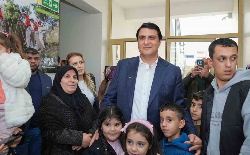 Yılmaz'dan kadın ve çocuklara anlamlı ziyaret